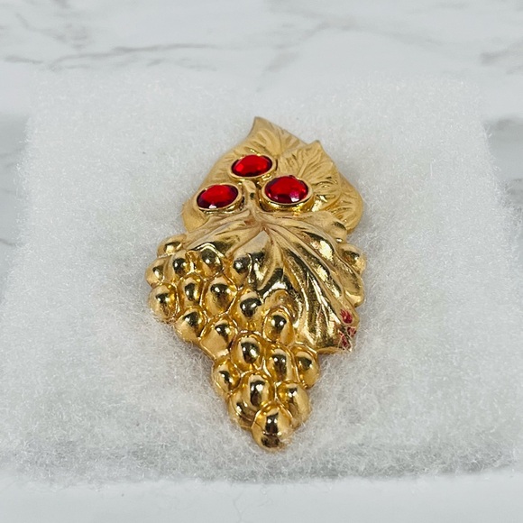 Vintage Leaf Brooch with Red Grape Accents - Picture 5 of 10